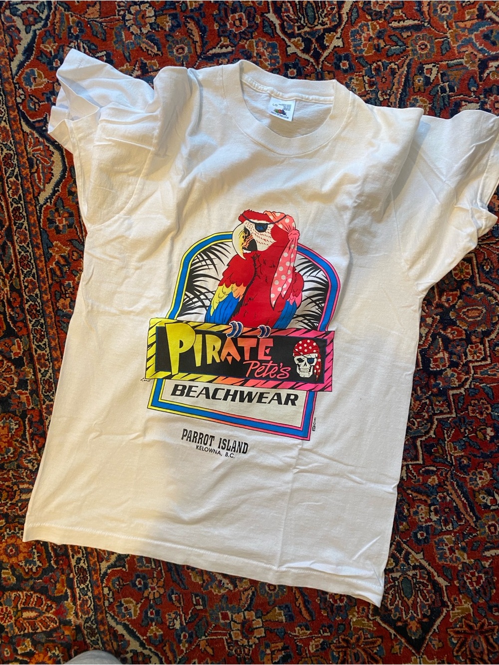 Vintage 90s tropical parrot island graphic tee Kelowna Canada